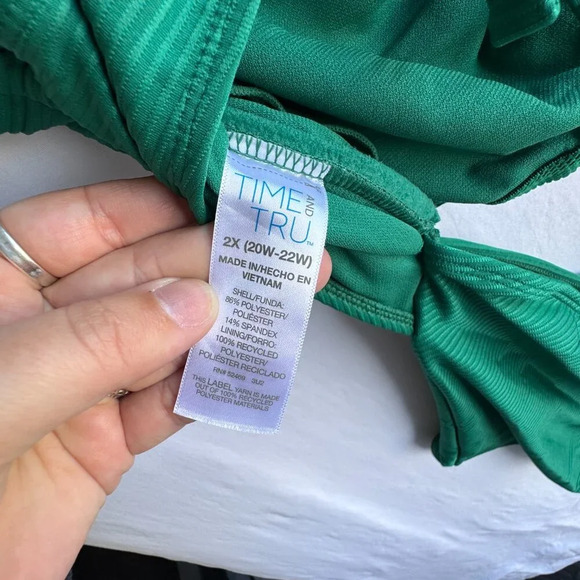 Emerald Green Cutout Time and Tru One-Piece Swimsuit - Size 2X (20W-22W) - Picture 3 of 4